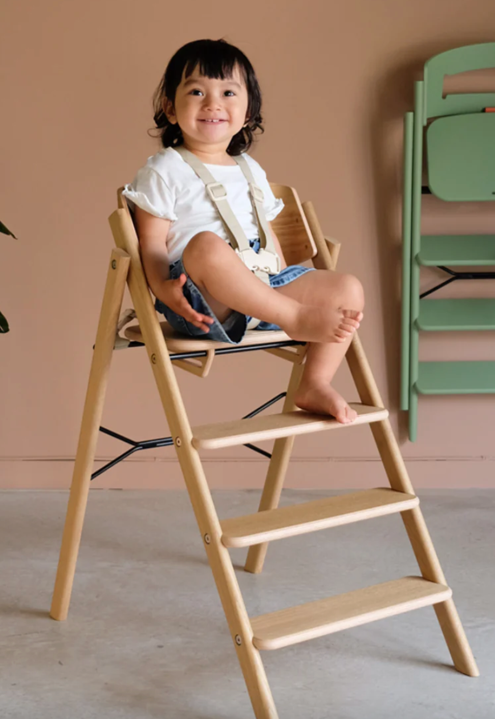 Bump up the comfort of your little one: Why we love the KAOS Klapp highchair